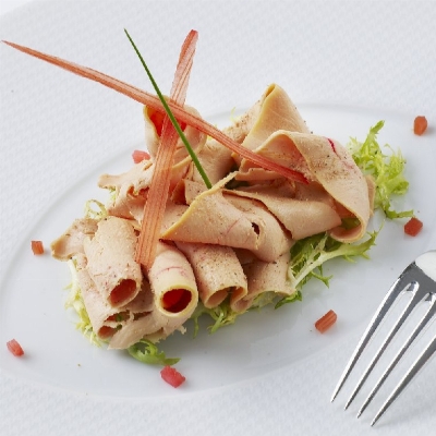 Recette foie gras de canard en copeaux sur fine frisée et vinaigrette rhubarbe François Adamski